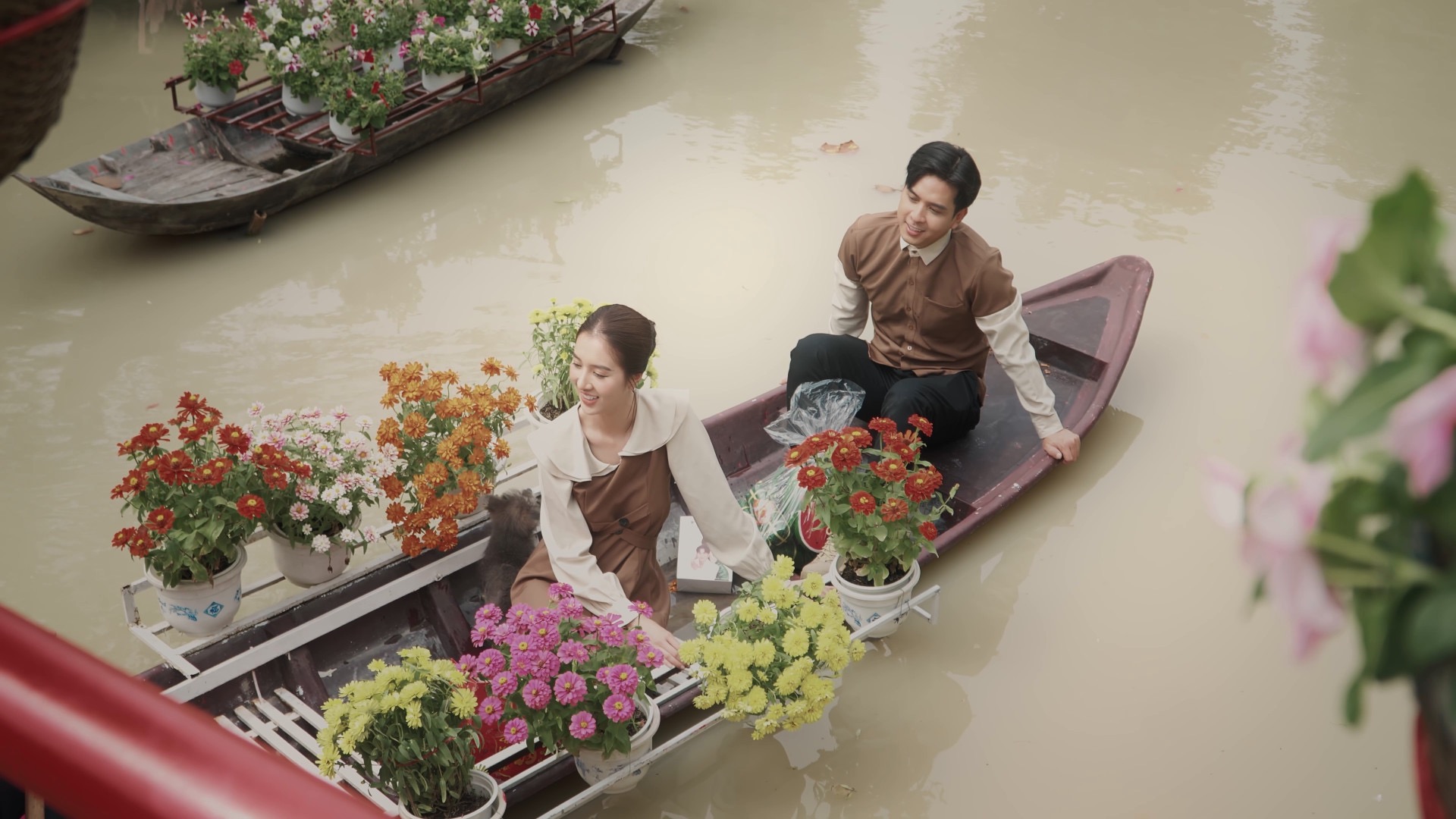 Hồ Quang Hiếu mời... vợ đóng MV Tết- Ảnh 7. Hồ Quang Hiếu mời... vợ đóng MV Tết- Ảnh 7.