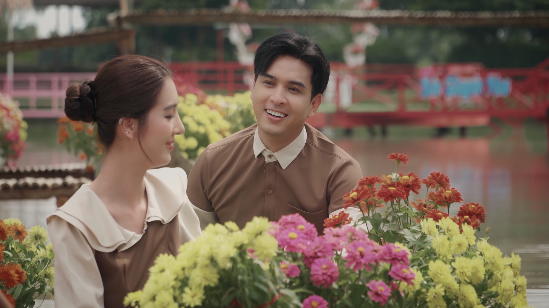 Hồ Quang Hiếu mời... vợ đóng MV Tết- Ảnh 8. Hồ Quang Hiếu mời... vợ đóng MV Tết- Ảnh 8.