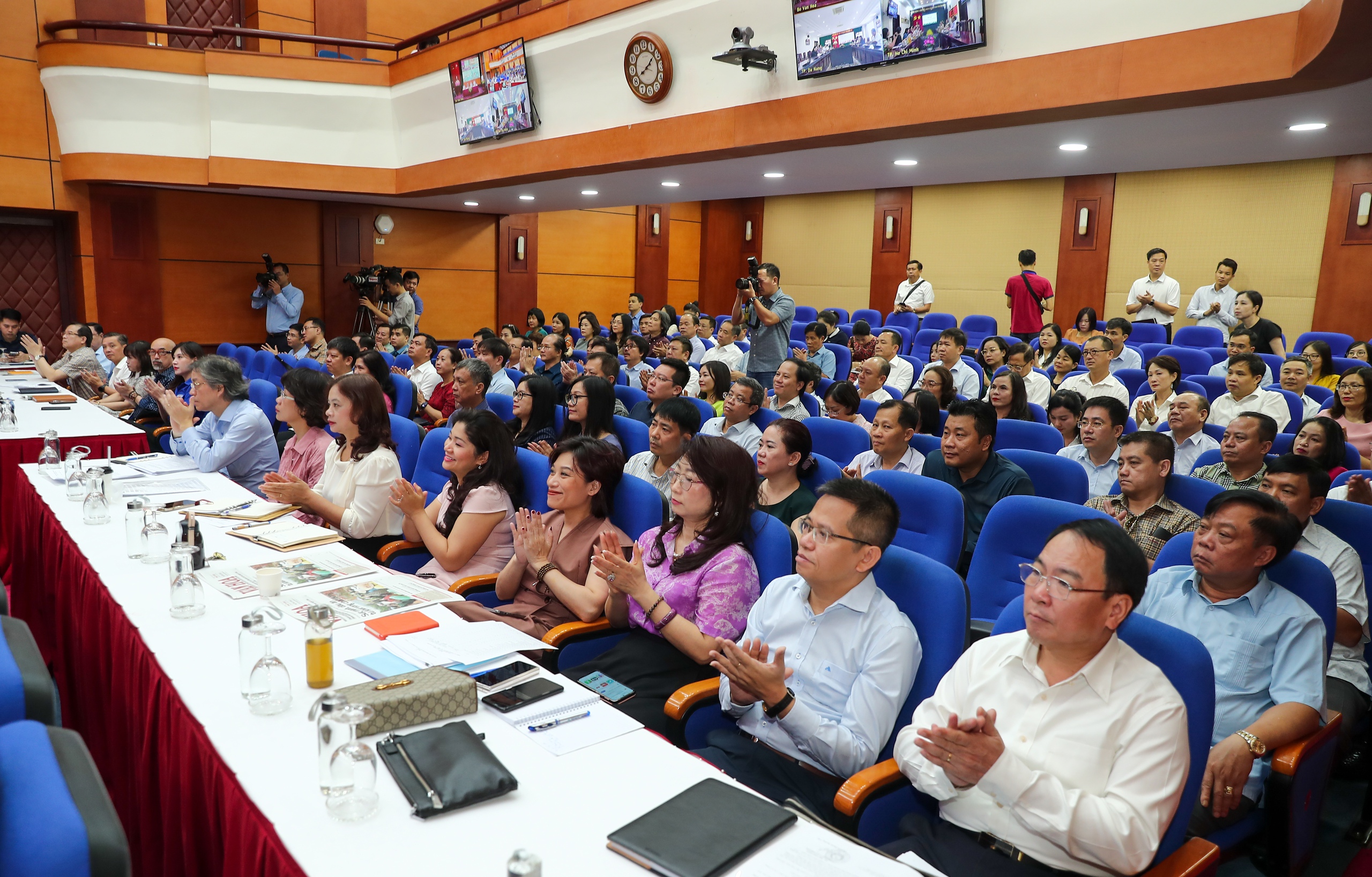 Chùm ảnh: Hội nghị Sơ kết công tác văn hóa, thể thao và du lịch 6 tháng đầu năm 2024 - Ảnh 4. Chùm ảnh: Hội nghị Sơ kết công tác văn hóa, thể thao và du lịch 6 tháng đầu năm 2024 - Ảnh 4.
