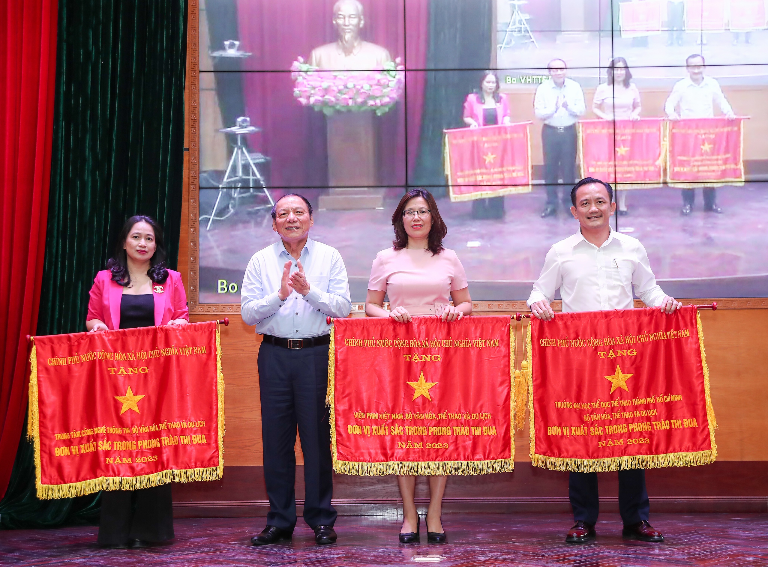 Chùm ảnh: Hội nghị Sơ kết công tác văn hóa, thể thao và du lịch 6 tháng đầu năm 2024 - Ảnh 12. Chùm ảnh: Hội nghị Sơ kết công tác văn hóa, thể thao và du lịch 6 tháng đầu năm 2024 - Ảnh 12.
