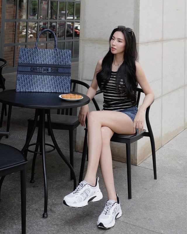 Gợi ý tủ đồ với quần short ngắn cho nàng 'hack dáng' tối đa- Ảnh 6. Gợi ý tủ đồ với quần short ngắn cho nàng 'hack dáng' tối đa- Ảnh 6.