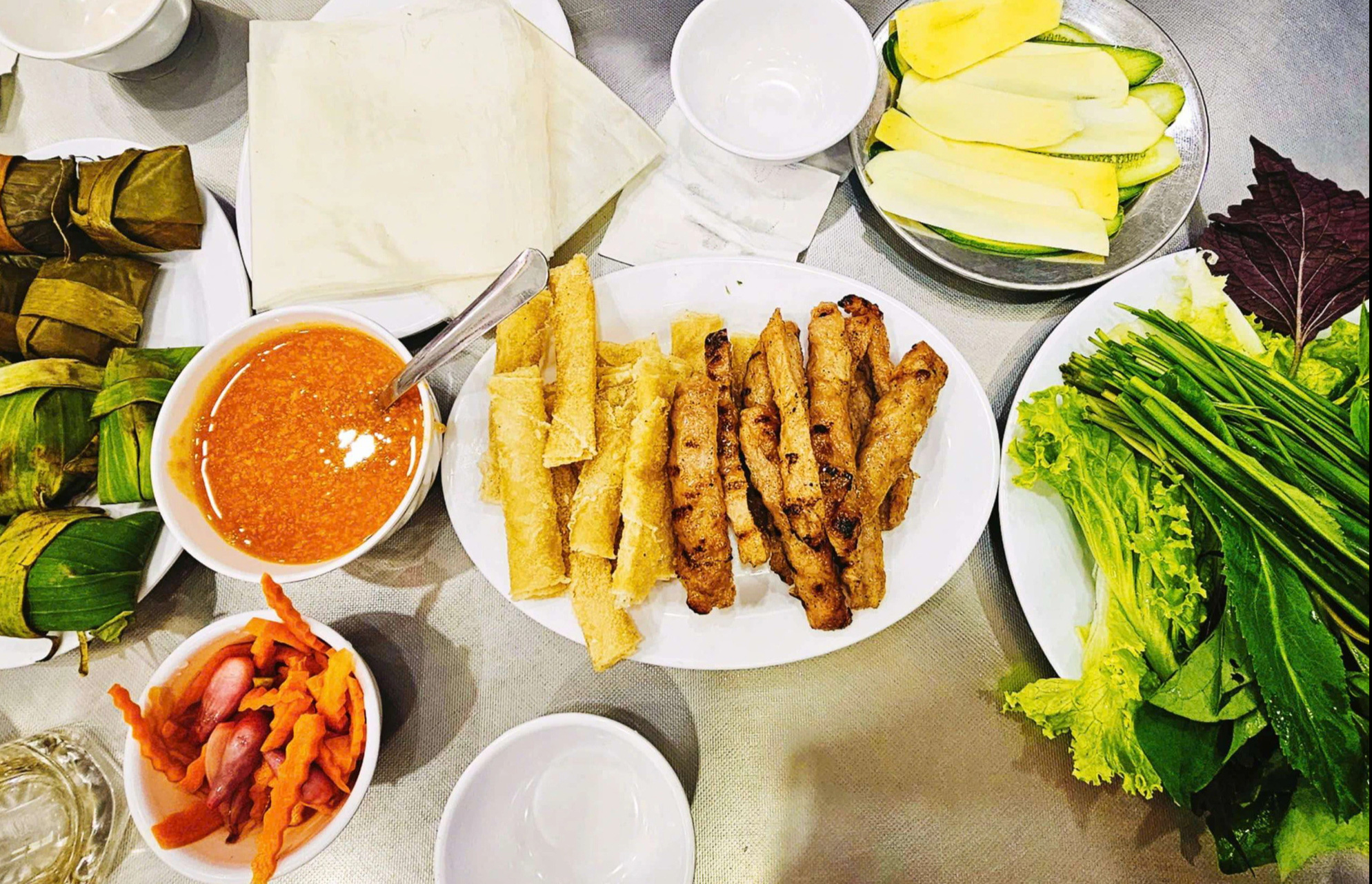Món nem nướng Nha Trang - Ảnh: TRẦN HOÀI Món nem nướng Nha Trang - Ảnh: TRẦN HOÀI