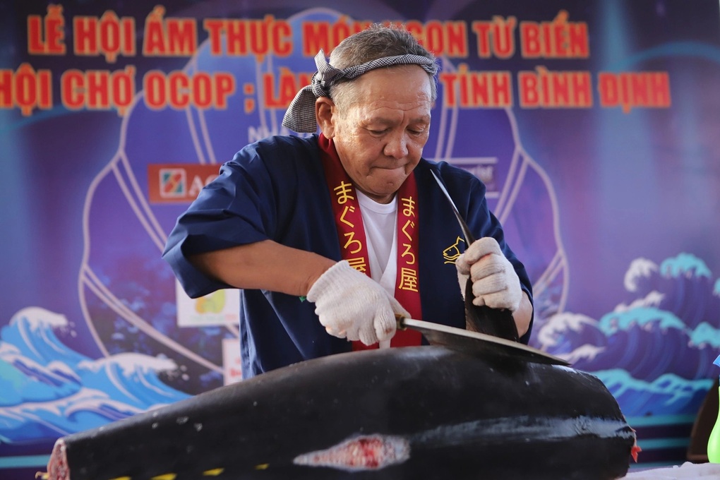 Bánh xèo siêu khổng lồ xuất hiện ở Bình Định - 2 Bánh xèo siêu khổng lồ xuất hiện ở Bình Định - 2