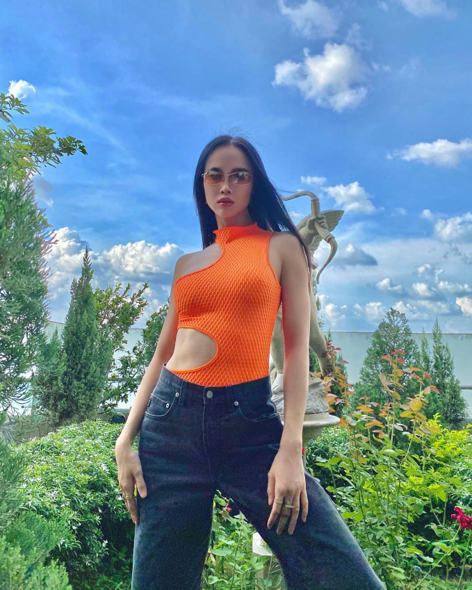Vợ của anh tài Cường Seven: Chuyên diện đồ sexy, tôn dáng bốc lửa - Ảnh 5. Vợ của anh tài Cường Seven: Chuyên diện đồ sexy, tôn dáng bốc lửa - Ảnh 5.