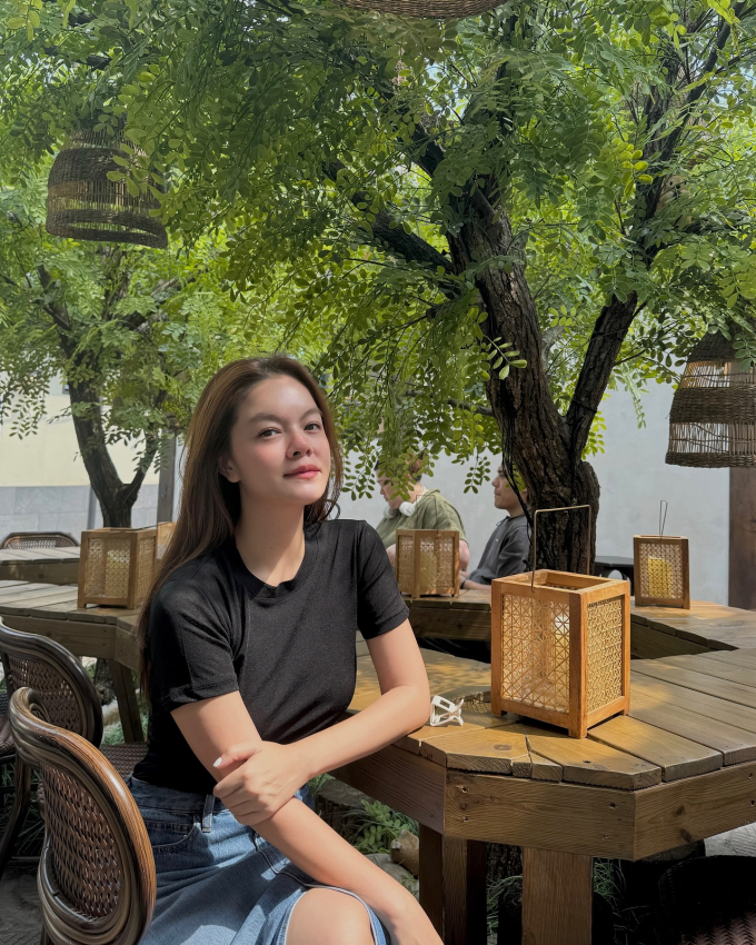 5 kiểu áo được các mỹ nhân Việt trên 40 tuổi mặc nhiều nhất - Ảnh 5. 5 kiểu áo được các mỹ nhân Việt trên 40 tuổi mặc nhiều nhất - Ảnh 5.