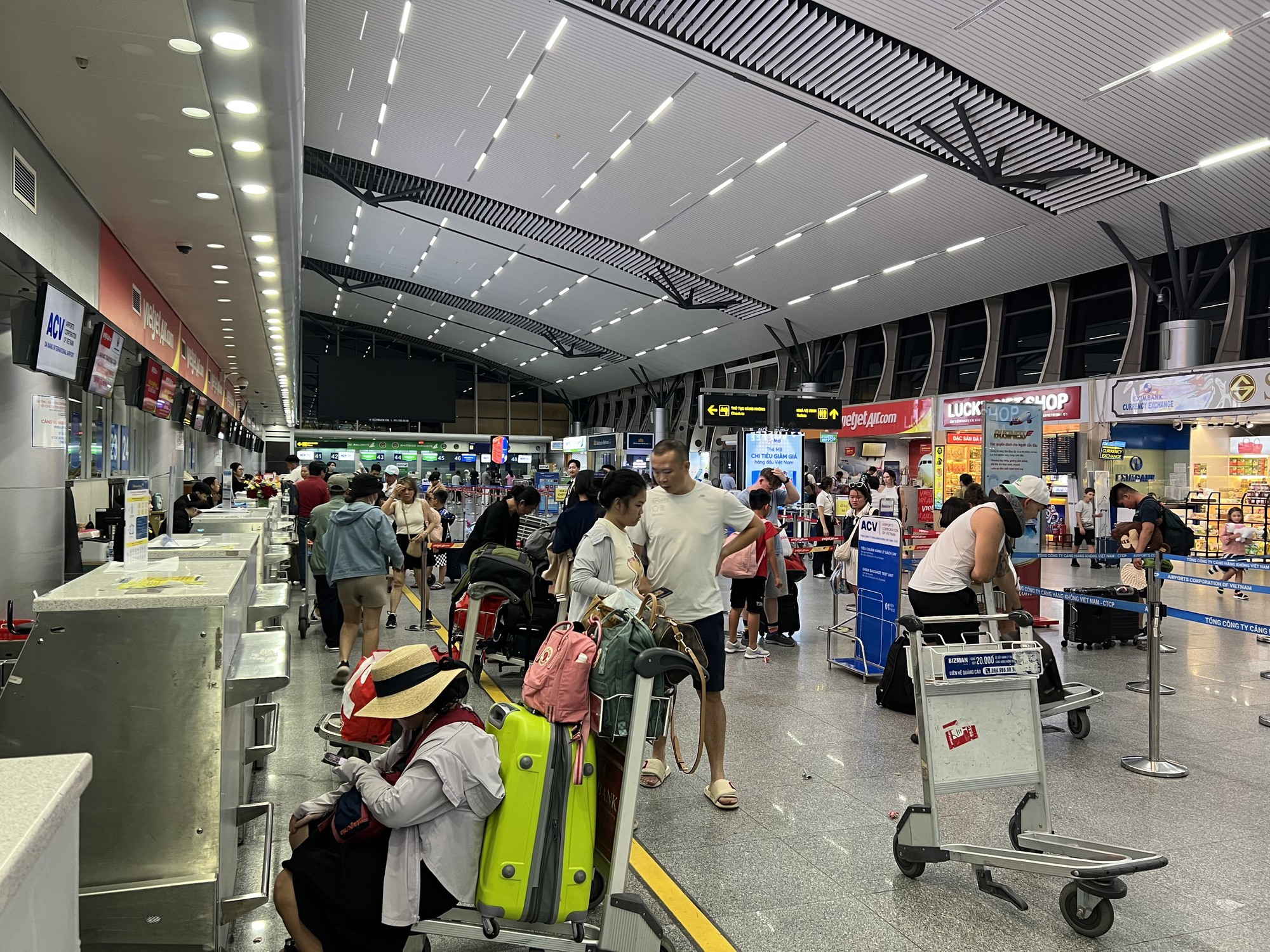 Hàng không Đà Nẵng bội thu chung kết pháo hoa- Ảnh 2. Hàng không Đà Nẵng bội thu chung kết pháo hoa- Ảnh 2.