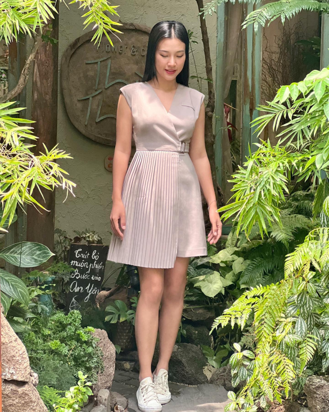 MC Hoàng Oanh của Anh trai vượt ngàn chông gai: Chuyên diện đồ màu sắc nhưng không bị "sến", ai muốn hack tuổi nên tham khảo - Ảnh 10. MC Hoàng Oanh của Anh trai vượt ngàn chông gai: Chuyên diện đồ màu sắc nhưng không bị "sến", ai muốn hack tuổi nên tham khảo - Ảnh 10.