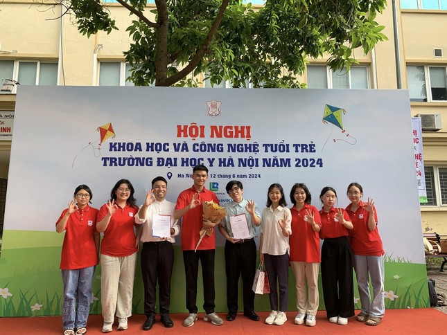 Nam sinh ngành Y đạt giải Á quân tập thể và Huy chương Bạc cá nhân cuộc thi Hóa sinh Y học quốc tế - Ảnh 4. Nam sinh ngành Y đạt giải Á quân tập thể và Huy chương Bạc cá nhân cuộc thi Hóa sinh Y học quốc tế - Ảnh 4.