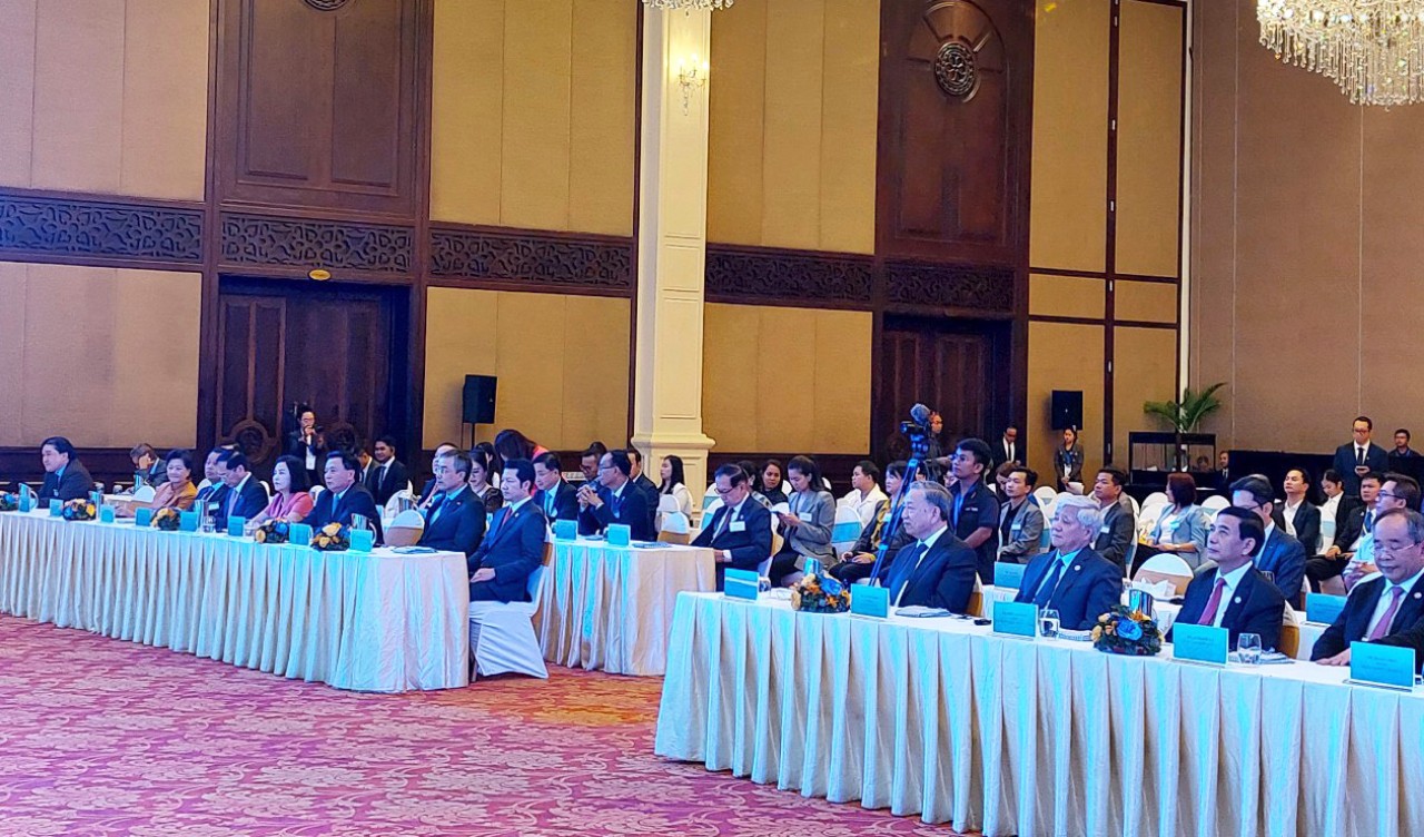 Sự kiện vinh dự có sự tham gia của Chủ tịch nước Tô Lâm, đoàn lãnh đạo cao cấp Việt Nam, Campuchia, cộng đồng doanh nghiệp Campuchia, các cơ quan truyền thông Sự kiện vinh dự có sự tham gia của Chủ tịch nước Tô Lâm, đoàn lãnh đạo cao cấp Việt Nam, Campuchia, cộng đồng doanh nghiệp Campuchia, các cơ quan truyền thông