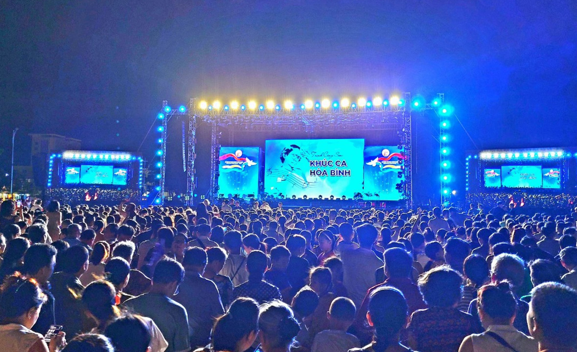 Em gái Trịnh Công Sơn nói trong đêm Khúc ca hòa bình: ‘Anh Sơn là người vui nhất’- Ảnh 5. Đêm nhạc diễn ra trong khuôn khổ Lễ hội Vì hòa bình 2024 tại Quảng Trị