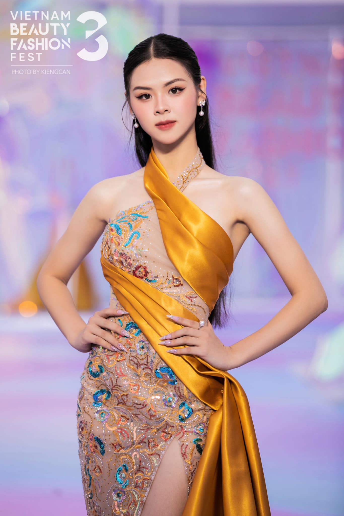 Hoa khôi bóng chuyền vào thẳng chung kết Miss World Vietnam 2023: "Tôi muốn là phiên bản tốt hơn" - Ảnh 6. Hoa khôi bóng chuyền vào thẳng chung kết Miss World Vietnam 2023: "Tôi muốn là phiên bản tốt hơn" - Ảnh 6.