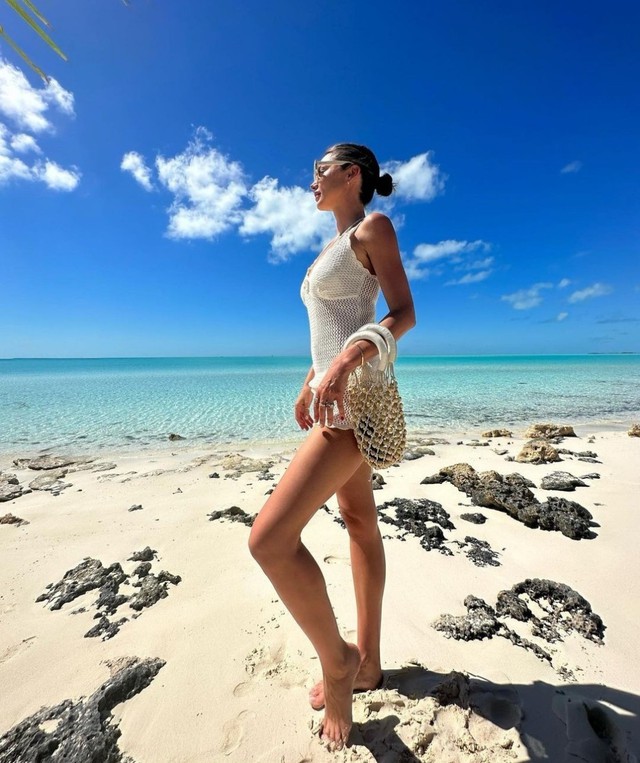 Đồ đi biển mà 'thiên thần' Victoria's Secret chọn, mọi tín đồ thời trang đều mặc được- Ảnh 3. Đồ đi biển mà 'thiên thần' Victoria's Secret chọn, mọi tín đồ thời trang đều mặc được- Ảnh 3.