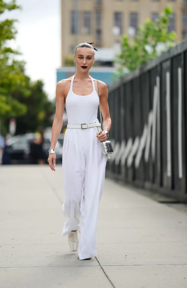 Áo tank top rất mát và cũng có thể mặc ở văn phòng cho hè 2024- Ảnh 9. Áo tank top rất mát và cũng có thể mặc ở văn phòng cho hè 2024- Ảnh 9.