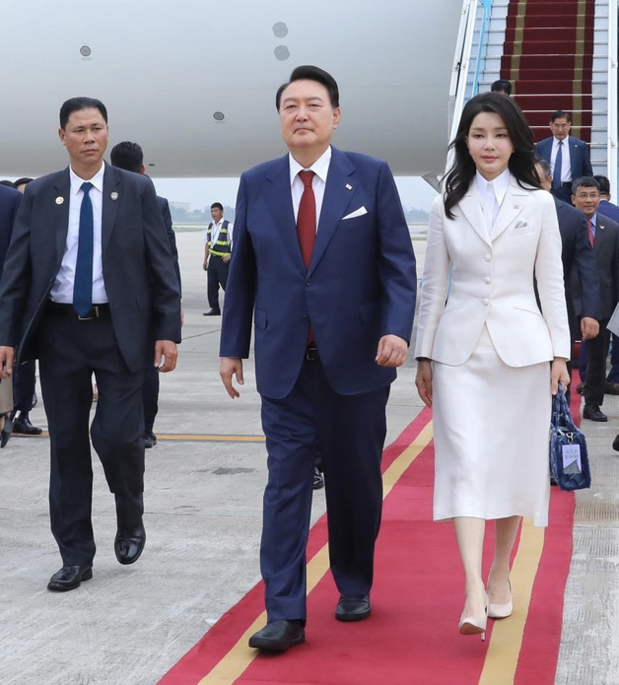Phong cách thời trang đẳng cấp của đệ nhất phu nhân Hàn Quốc Kim Keon Hee - Ảnh 7. Phong cách thời trang đẳng cấp của đệ nhất phu nhân Hàn Quốc Kim Keon Hee - Ảnh 7.