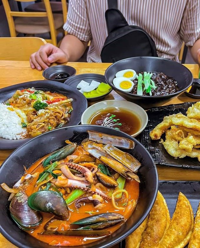 Những quán mì tương đen chuẩn vị Hàn được giới trẻ yêu thích tại TP.HCM- Ảnh 2. Những quán mì tương đen chuẩn vị Hàn được giới trẻ yêu thích tại TP.HCM- Ảnh 2.