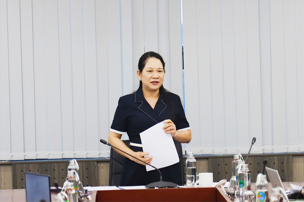 Thứ trưởng, Phó Chủ nhiệm Nông Thị Hà phát biểu tại cuộc họp Thứ trưởng, Phó Chủ nhiệm Nông Thị Hà phát biểu tại cuộc họp