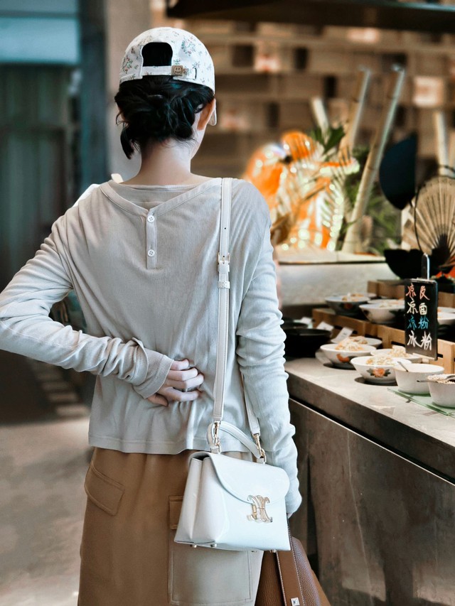 Triệu Lệ Dĩnh gây sốt với tủ đồ ngày hè khi lên cân trông thấy- Ảnh 2. Triệu Lệ Dĩnh gây sốt với tủ đồ ngày hè khi lên cân trông thấy- Ảnh 2.
