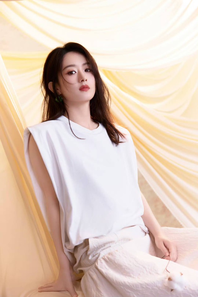 Triệu Lệ Dĩnh gây sốt với tủ đồ ngày hè khi lên cân trông thấy- Ảnh 4. Triệu Lệ Dĩnh gây sốt với tủ đồ ngày hè khi lên cân trông thấy- Ảnh 4.
