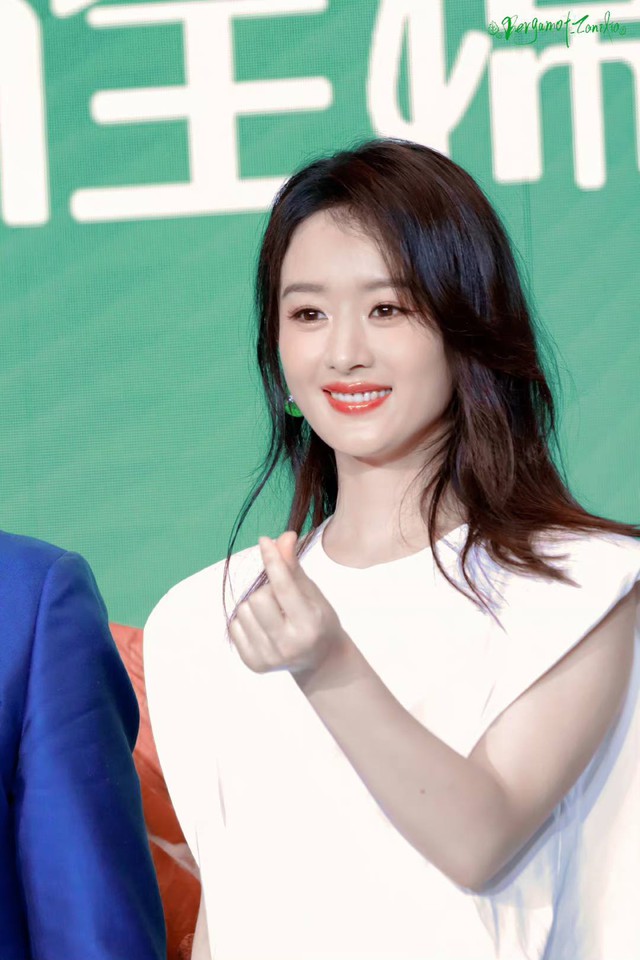Triệu Lệ Dĩnh gây sốt với tủ đồ ngày hè khi lên cân trông thấy- Ảnh 5. Triệu Lệ Dĩnh gây sốt với tủ đồ ngày hè khi lên cân trông thấy- Ảnh 5.