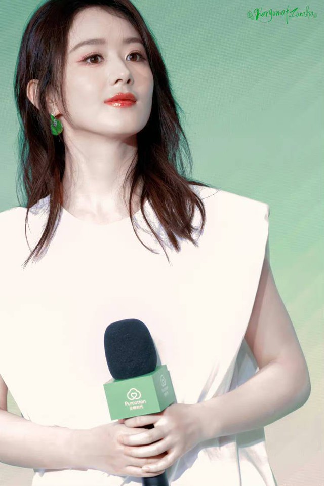 Triệu Lệ Dĩnh gây sốt với tủ đồ ngày hè khi lên cân trông thấy- Ảnh 6. Triệu Lệ Dĩnh gây sốt với tủ đồ ngày hè khi lên cân trông thấy- Ảnh 6.