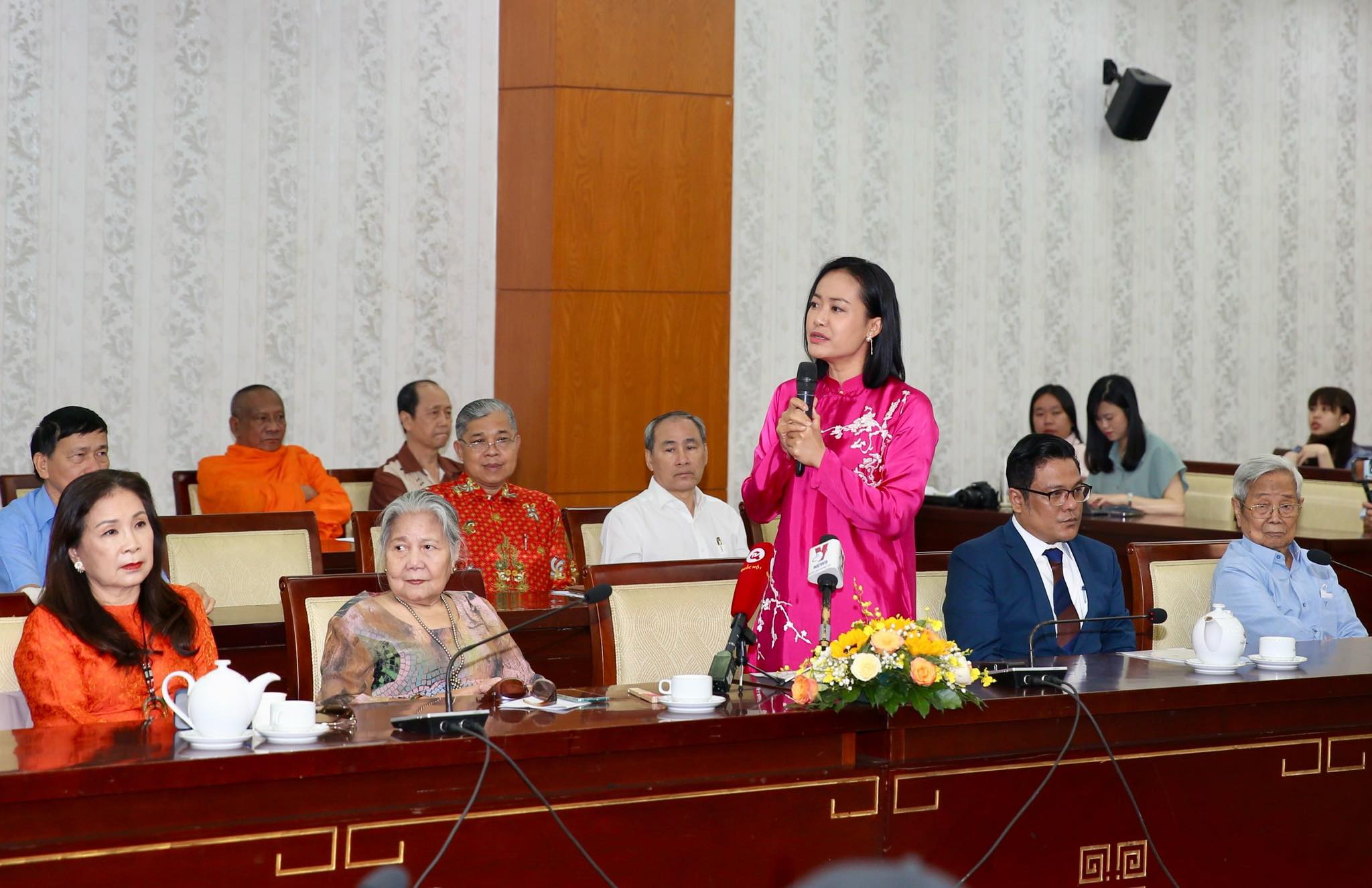 Lãnh đạo TP HCM gặp gỡ văn nghệ sĩ đầu xuân 2024- Ảnh 8. Lãnh đạo TP HCM gặp gỡ văn nghệ sĩ đầu xuân 2024- Ảnh 8.