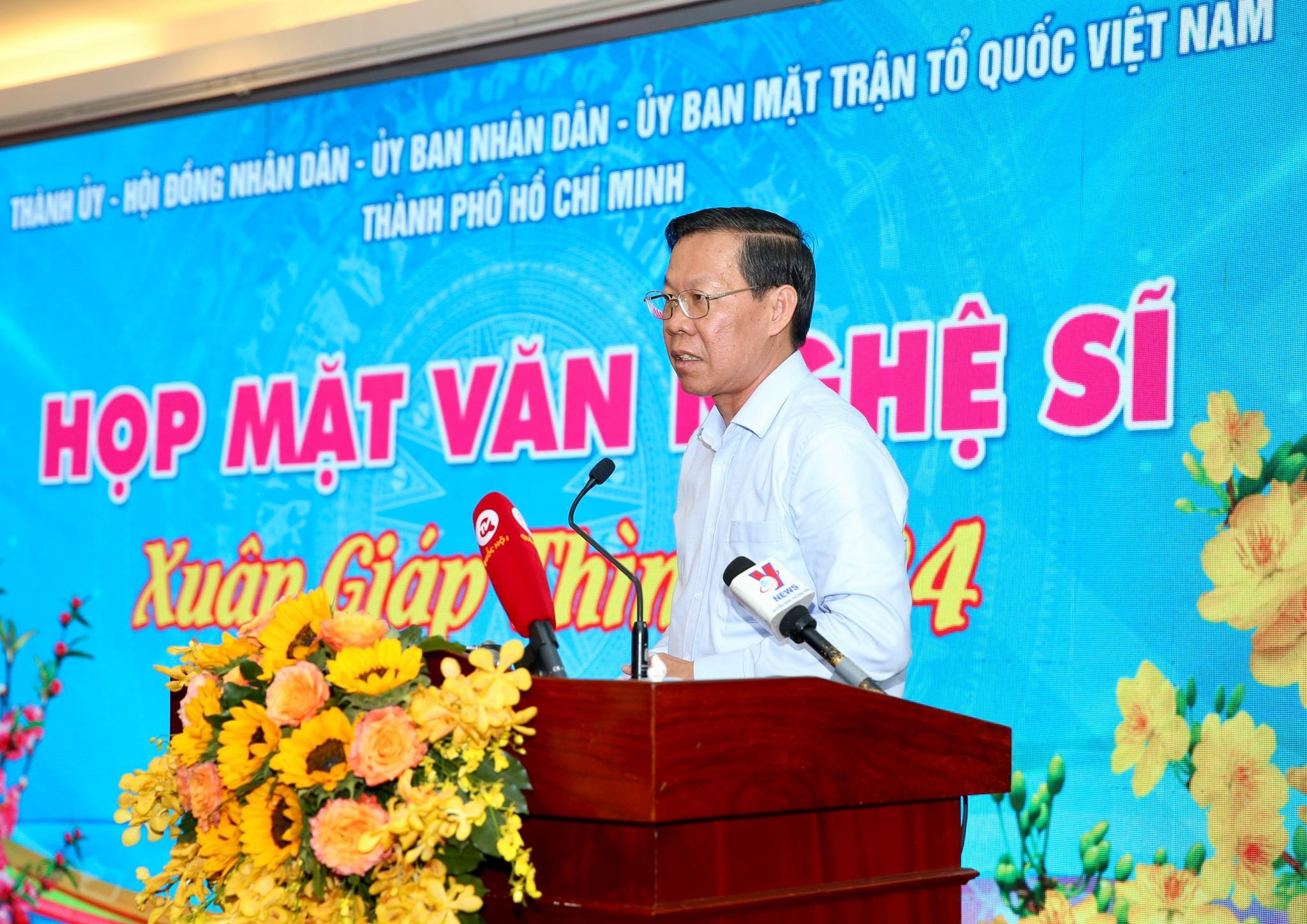 Lãnh đạo TP HCM gặp gỡ văn nghệ sĩ đầu xuân 2024- Ảnh 9. Lãnh đạo TP HCM gặp gỡ văn nghệ sĩ đầu xuân 2024- Ảnh 9.