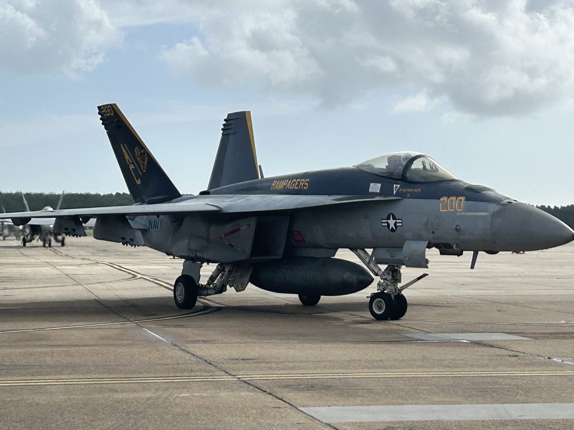 USS Dwight D. Eisenhower trở về sau 9 tháng tác chiến cường độ cao ở Biển Đỏ- Ảnh 8. USS Dwight D. Eisenhower trở về sau 9 tháng tác chiến cường độ cao ở Biển Đỏ- Ảnh 8.