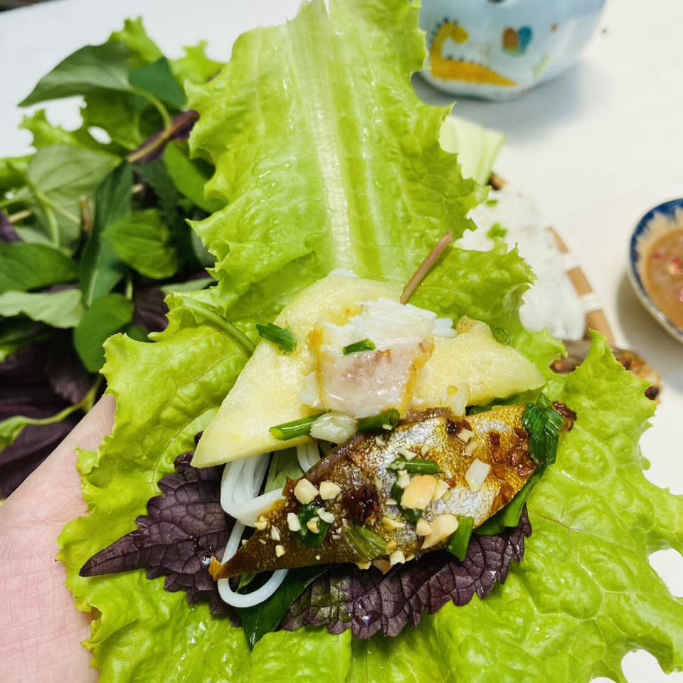Đổi vị bữa ăn với cá chim nướng muối ớt - Ảnh 5. Đổi vị bữa ăn với cá chim nướng muối ớt - Ảnh 5.
