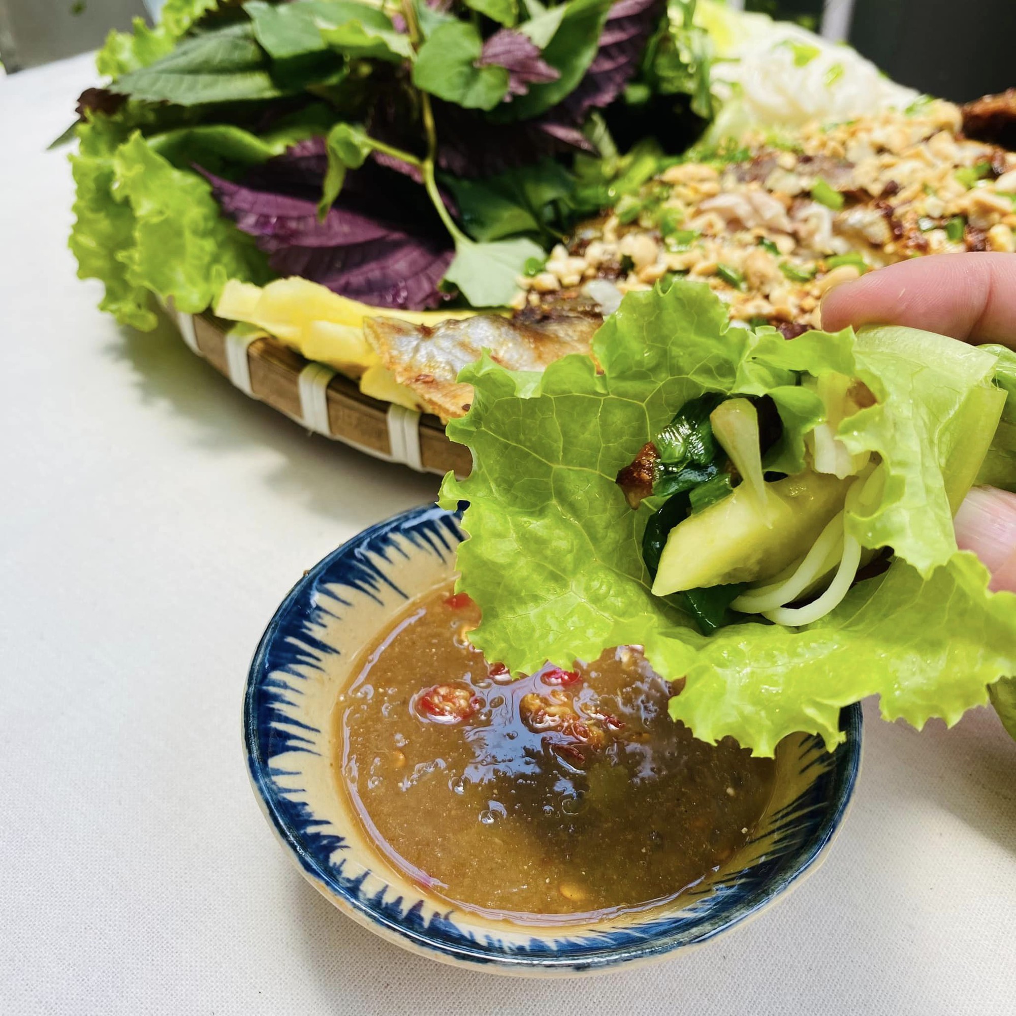 Đổi vị bữa ăn với cá chim nướng muối ớt - Ảnh 6. Đổi vị bữa ăn với cá chim nướng muối ớt - Ảnh 6.