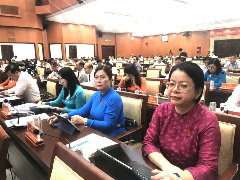 Đại biểu tại kỳ họp thứ 17 HĐND TP Hồ Chí Minh khóa X, nhiệm kỳ 2021-2026.
