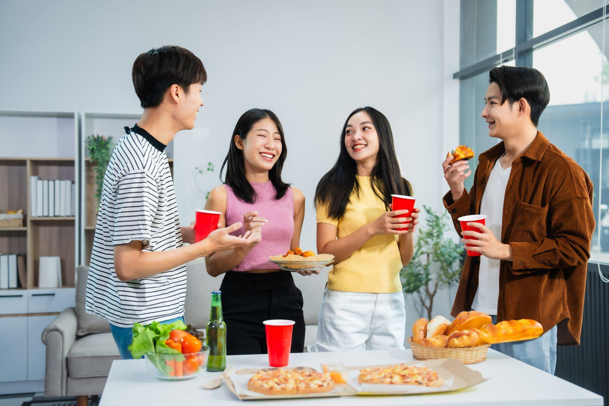 Lò vi sóng, thiết bị gia dụng nhà bếp thông minh hơn bạn nghĩ- Ảnh 3. Lò vi sóng, thiết bị gia dụng nhà bếp thông minh hơn bạn nghĩ- Ảnh 3.
