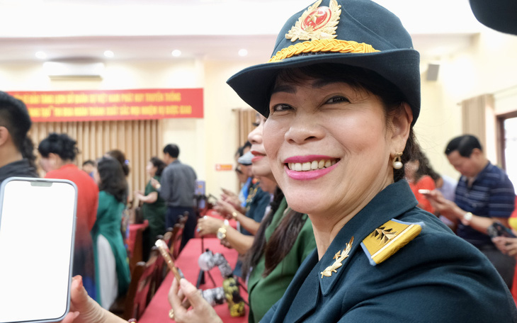 Xin từng viên ngói về lợp lại nhà cho bệnh binh nghèo, cách tri ân của giới trẻ Quảng Bình- Ảnh 4. Nhắn tin tri ân, chung tay hỗ trợ xác định danh tính liệt sĩ