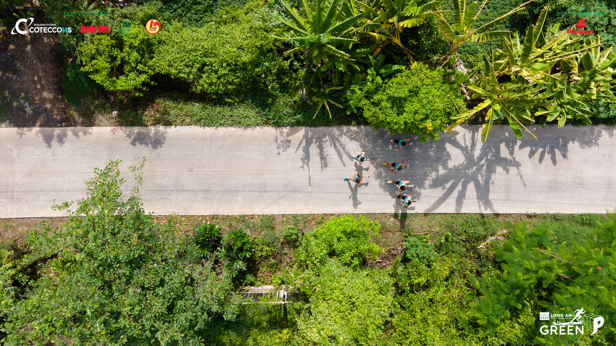 Ưu đãi đặc biệt cho bạn đọc Tuổi Trẻ tham gia Giải chạy GreenUP Marathon 2024- Ảnh 2. Vận động viên sẽ chạy trên cung đường xanh, đậm chất sông nước miền Tây Nam Bộ.