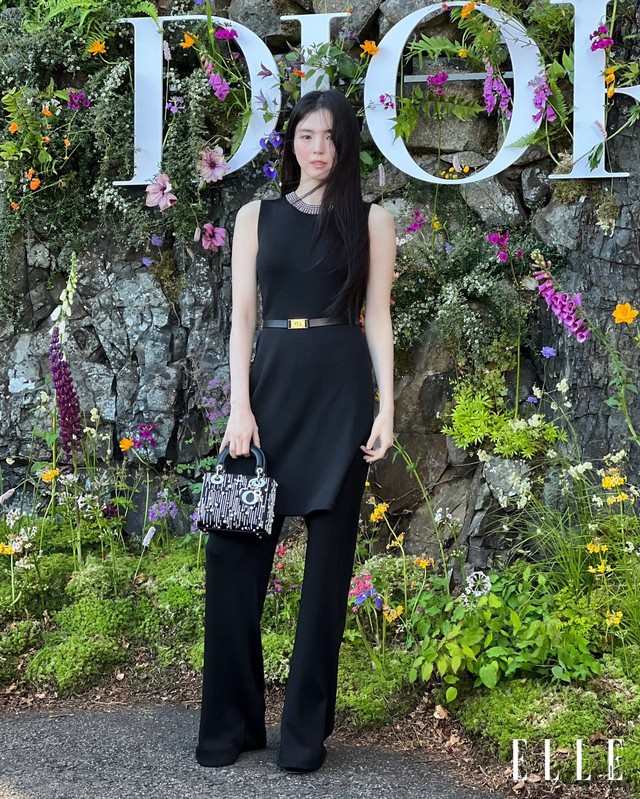 Han So Hee và Anya Taylor-Joy lên đồ nguyên tông đen, thần sắc 'bất phân thắng bại'- Ảnh 2. Han So Hee và Anya Taylor-Joy lên đồ nguyên tông đen, thần sắc 'bất phân thắng bại'- Ảnh 2.