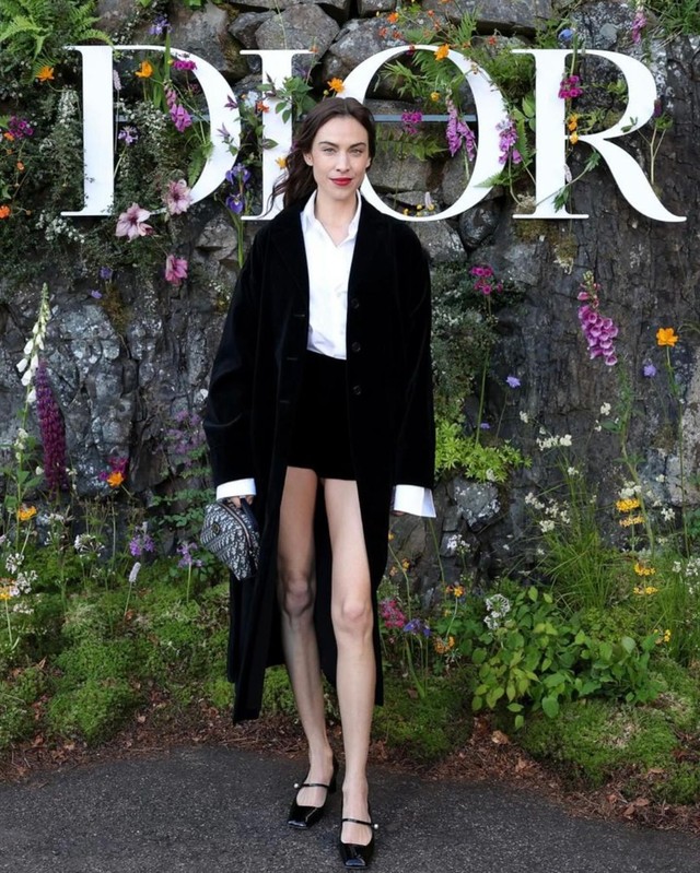 Han So Hee và Anya Taylor-Joy lên đồ nguyên tông đen, thần sắc 'bất phân thắng bại'- Ảnh 9. Han So Hee và Anya Taylor-Joy lên đồ nguyên tông đen, thần sắc 'bất phân thắng bại'- Ảnh 9.