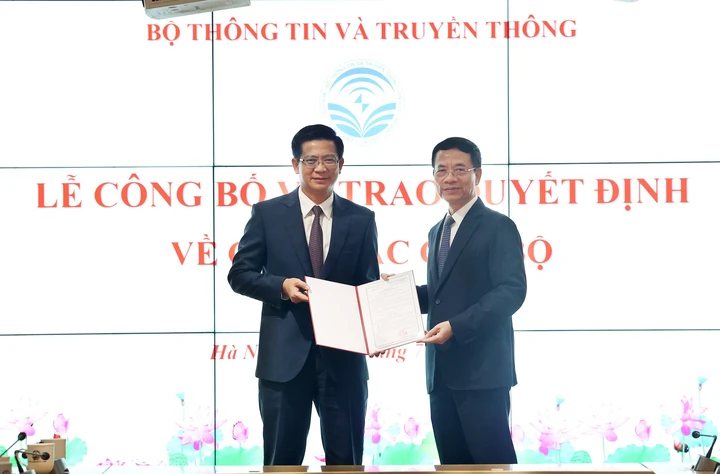 Bộ TT&TT trao quyết định về công tác cán bộ- Ảnh 2. Bộ TT&TT trao quyết định về công tác cán bộ- Ảnh 2.