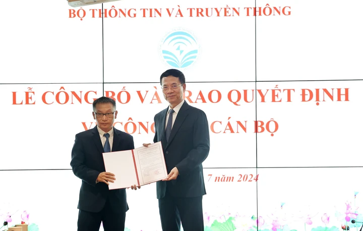 Bộ TT&TT trao quyết định về công tác cán bộ- Ảnh 6. Bộ TT&TT trao quyết định về công tác cán bộ- Ảnh 6.