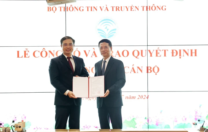 Bộ TT&TT trao quyết định về công tác cán bộ- Ảnh 7. Bộ TT&TT trao quyết định về công tác cán bộ- Ảnh 7.
