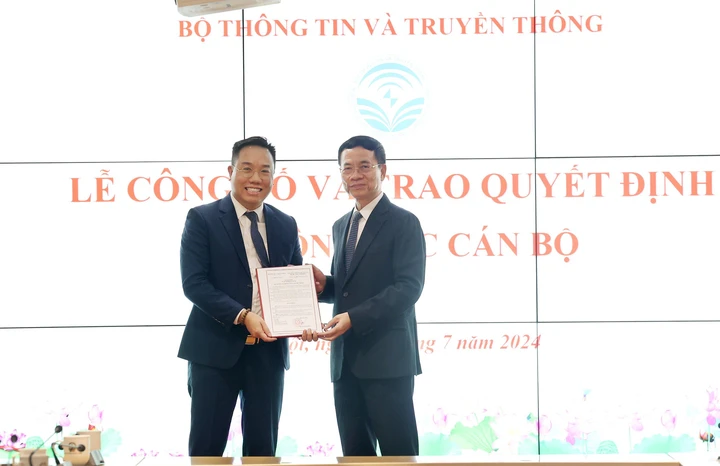 Bộ TT&TT trao quyết định về công tác cán bộ- Ảnh 8. Bộ TT&TT trao quyết định về công tác cán bộ- Ảnh 8.