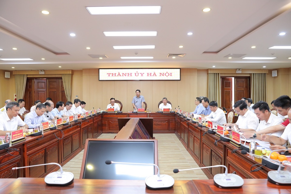Quang cảnh cuộc làm việc của lãnh đạo TP với Huyện ủy Hoài Đức.