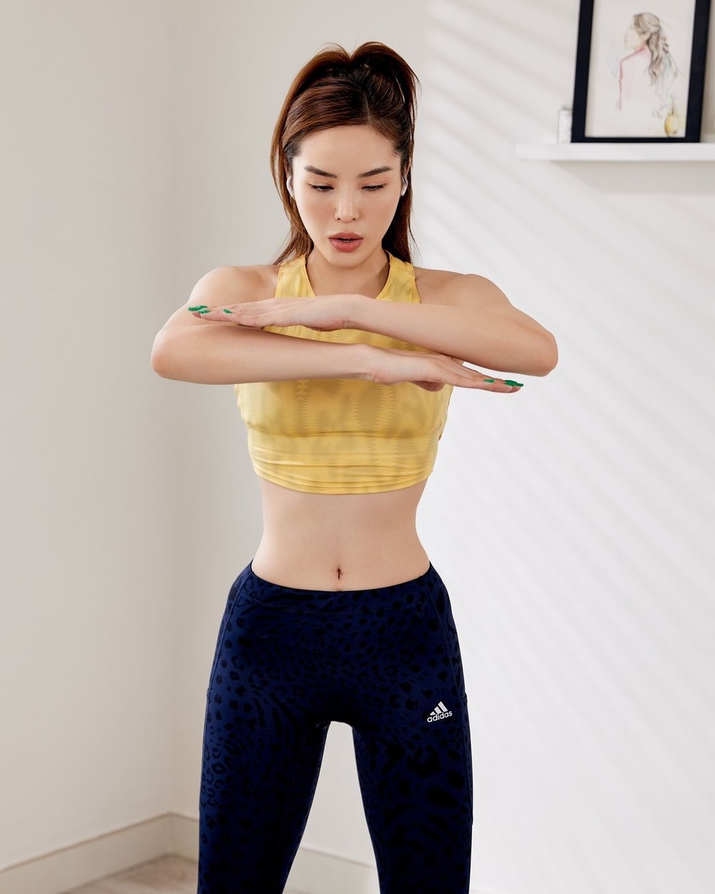 Hoa hậu Kỳ Duyên chăm diện đồ khoe vòng eo con kiến gợi cảm - 4 Hoa hậu Kỳ Duyên chăm diện đồ khoe vòng eo con kiến gợi cảm - 4