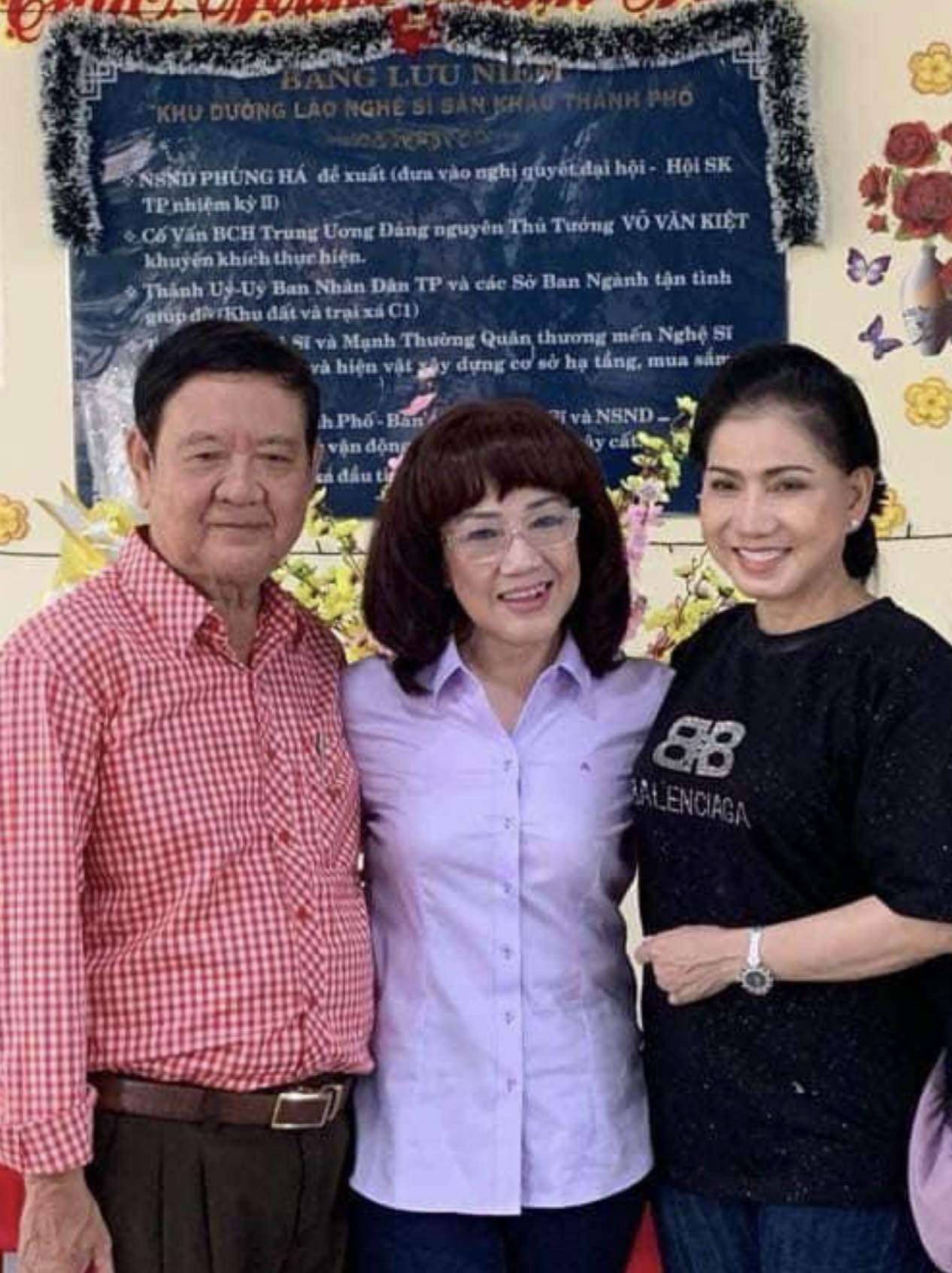 Kim Tiểu Long, Bình Tinh, Phương Hồng Thủy chăm lo người nghèo đầu xuân- Ảnh 5. Kim Tiểu Long, Bình Tinh, Phương Hồng Thủy chăm lo người nghèo đầu xuân- Ảnh 5.