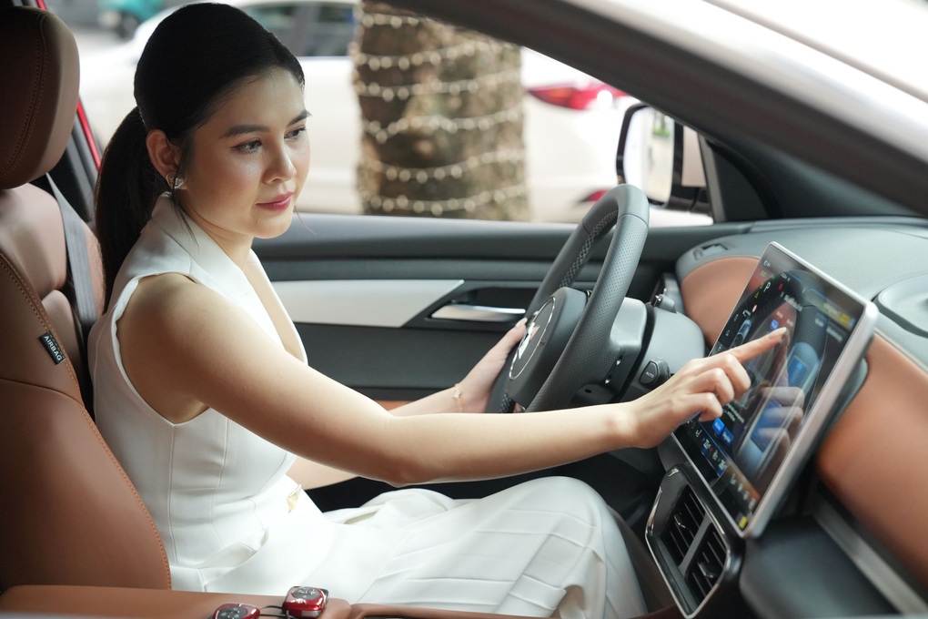 Khả năng đối đáp như người thật của trợ lý ảo ViVi trên VinFast VF 8 Lux - 2 Khả năng đối đáp như người thật của trợ lý ảo ViVi trên VinFast VF 8 Lux - 2