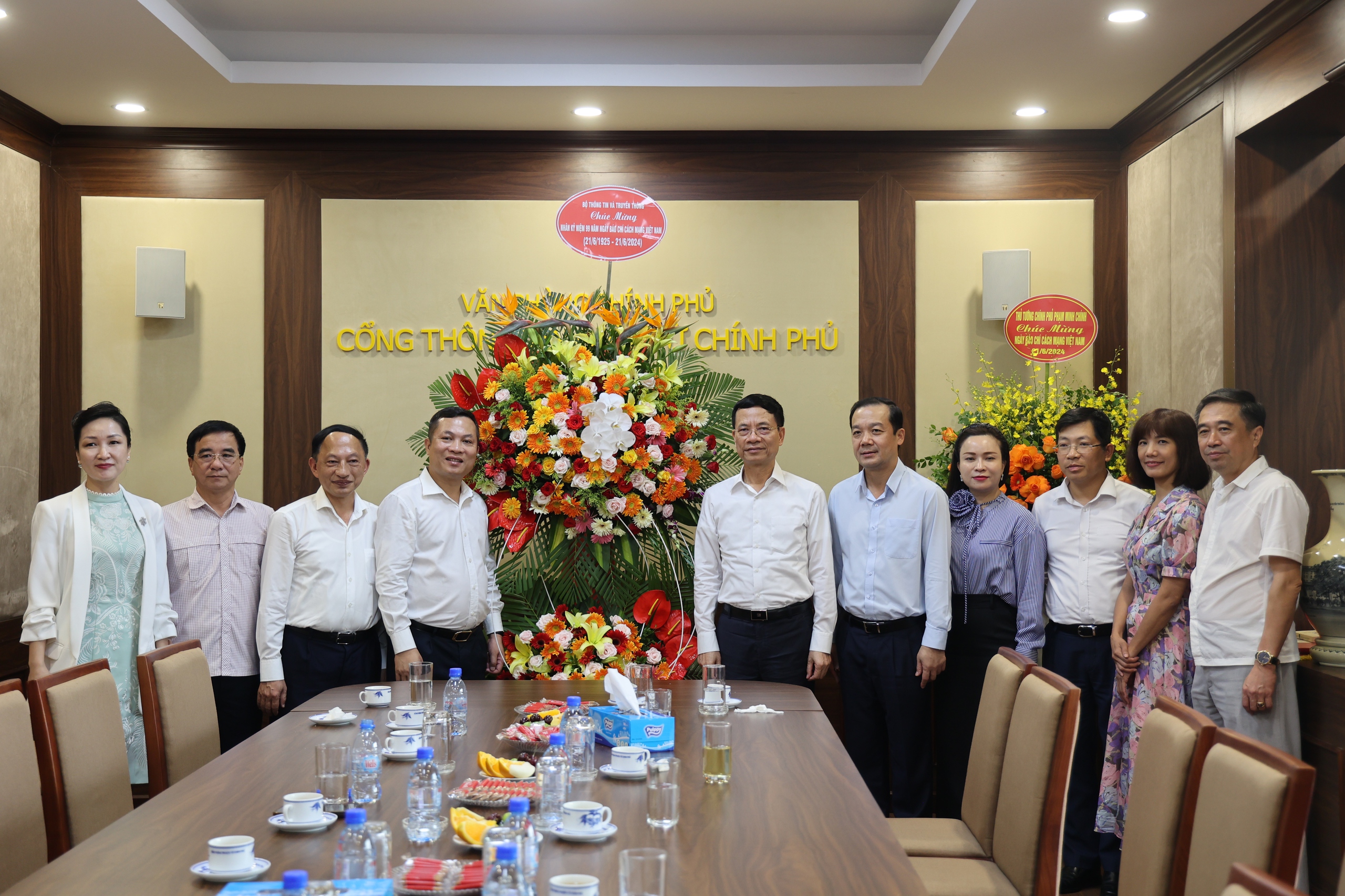 Bộ trưởng Nguyễn Mạnh Hùng thăm và chúc mừng một số cơ quan báo chí- Ảnh 9. Bộ trưởng Nguyễn Mạnh Hùng thăm và chúc mừng một số cơ quan báo chí- Ảnh 9.