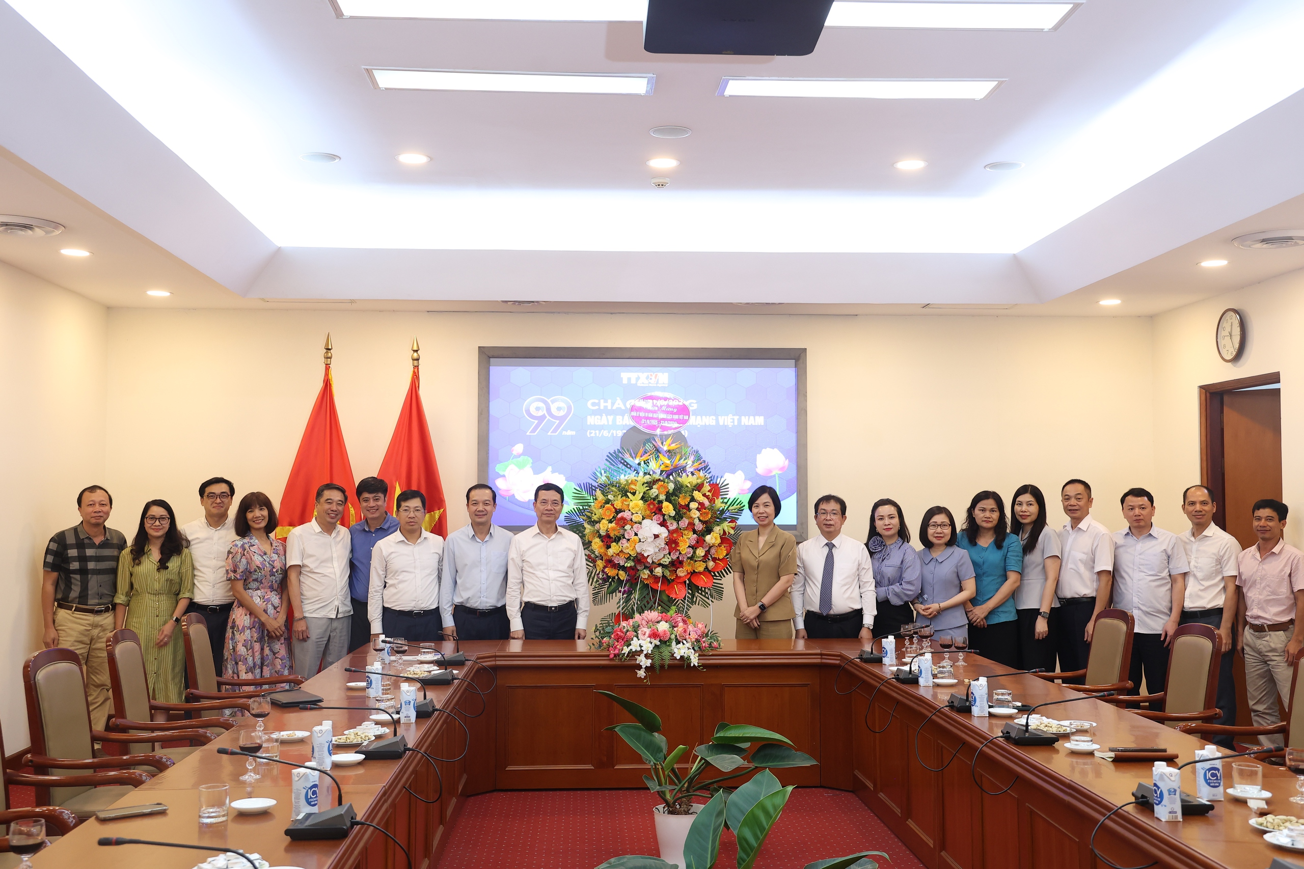 Bộ trưởng Nguyễn Mạnh Hùng thăm và chúc mừng một số cơ quan báo chí- Ảnh 12. Bộ trưởng Nguyễn Mạnh Hùng thăm và chúc mừng một số cơ quan báo chí- Ảnh 12.