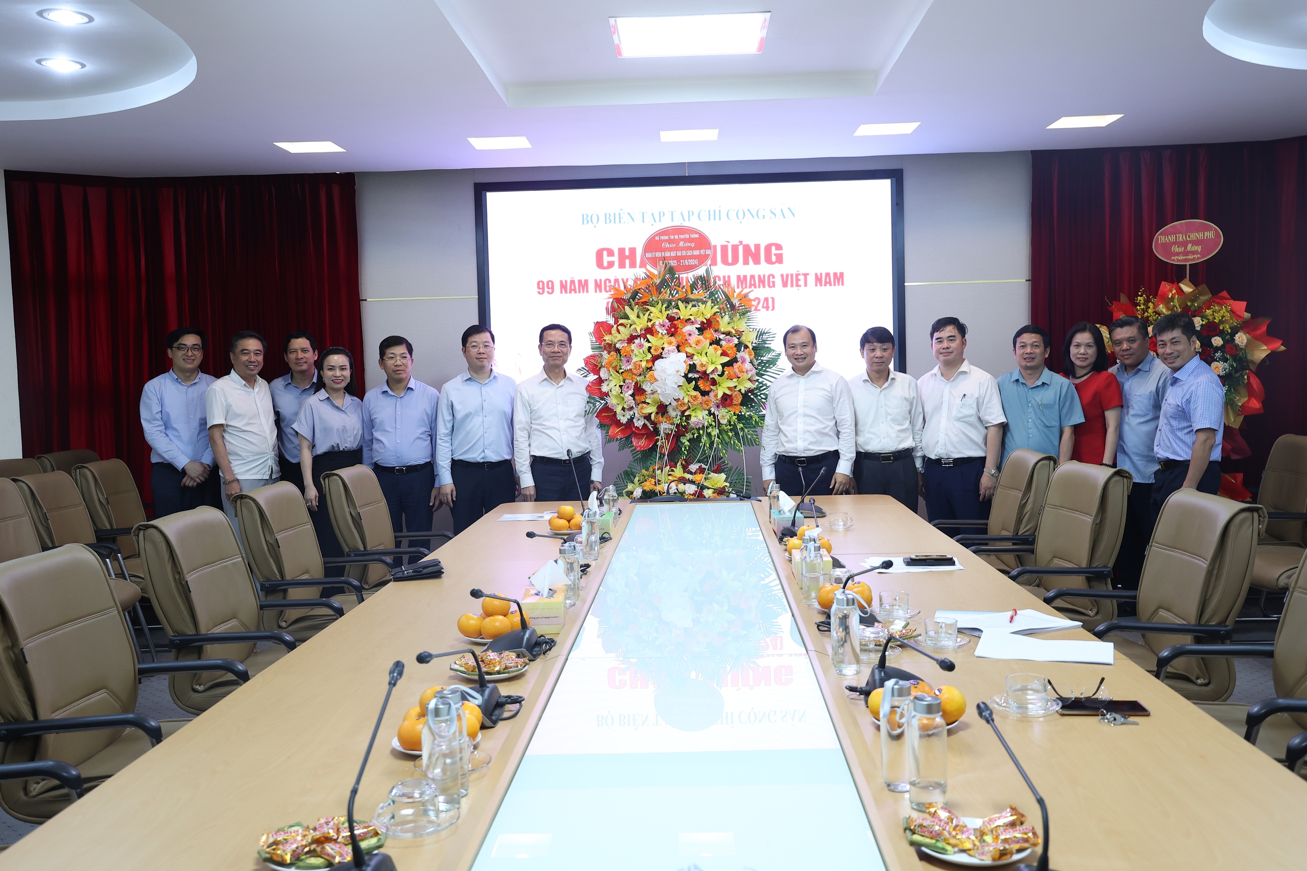 Bộ trưởng Nguyễn Mạnh Hùng thăm và chúc mừng một số cơ quan báo chí- Ảnh 16. Bộ trưởng Nguyễn Mạnh Hùng thăm và chúc mừng một số cơ quan báo chí- Ảnh 16.