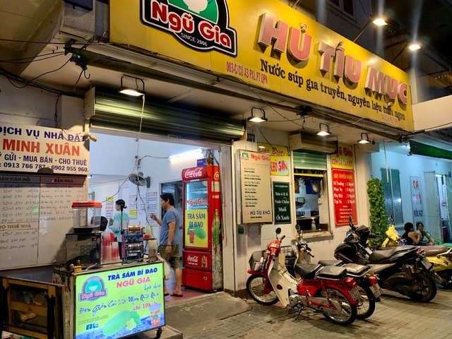 Những quán hủ tiếu mực được nhiều thực khách yêu thích tại TP.HCM- Ảnh 2. Những quán hủ tiếu mực được nhiều thực khách yêu thích tại TP.HCM- Ảnh 2.