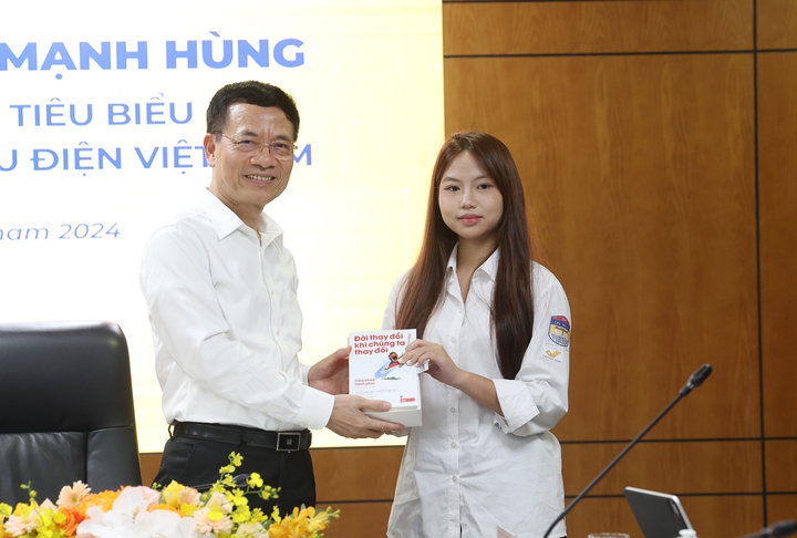 Thế hệ trẻ hãy thử và mạnh dạn thử đến tận cùng để tìm ra chính mình- Ảnh 5. Thế hệ trẻ hãy thử và mạnh dạn thử đến tận cùng để tìm ra chính mình- Ảnh 5.
