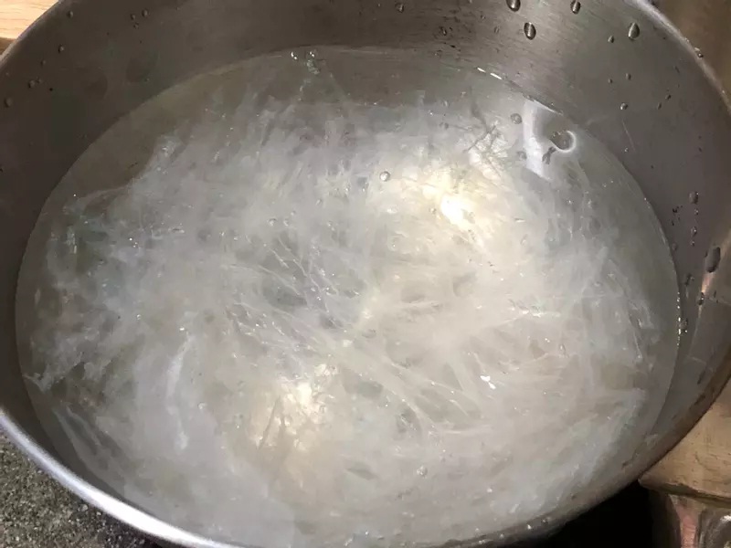 Rau câu trộn dưa chuột giòn ngon mát lạnh - Ảnh 2. Rau câu trộn dưa chuột giòn ngon mát lạnh - Ảnh 2.