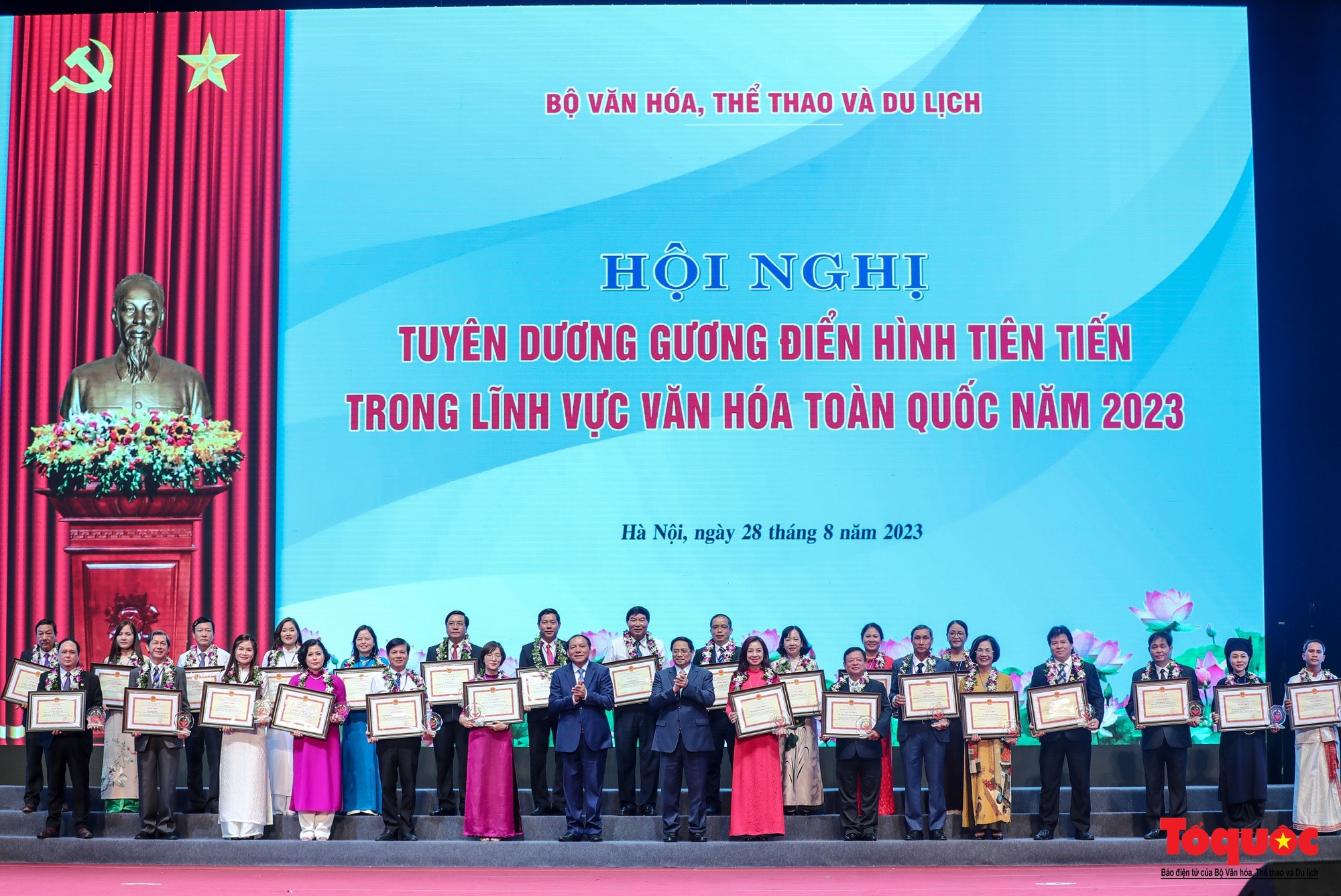 Tổng Bí thư Nguyễn Phú Trọng kỳ vọng phát huy mạnh mẽ vai trò của văn hóa trong sự nghiệp xây dựng và bảo vệ Tổ quốc - Ảnh 6. Tổng Bí thư Nguyễn Phú Trọng kỳ vọng phát huy mạnh mẽ vai trò của văn hóa trong sự nghiệp xây dựng và bảo vệ Tổ quốc - Ảnh 6.